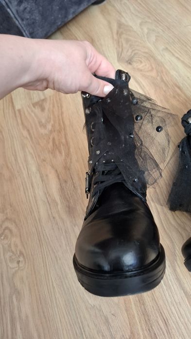 Черни боти с тюл