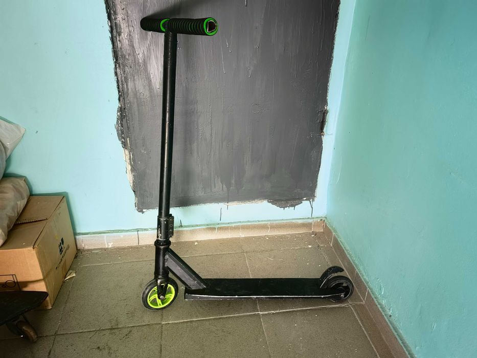 Трюковый самокат в рабочем состоянии.