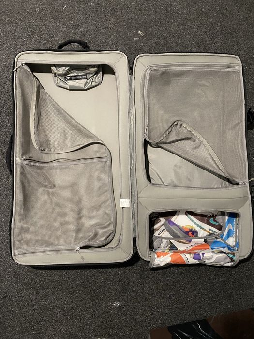 Чемодан  на колесах  Nike