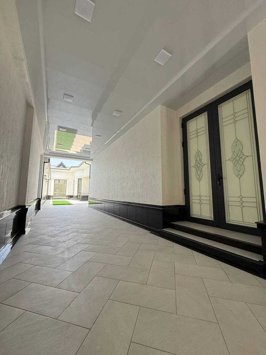 Yakkasaroy markazida 3 qavatli 3,3sotix  EVRO uchastka