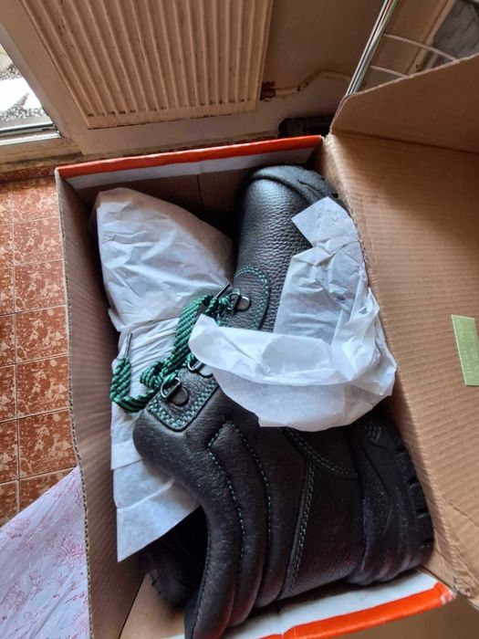 Нови мъжки работни обувки от водещи марки, номер 43