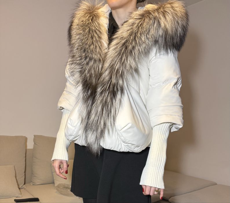 Geaca Carolina Design noua cu umeras si cutie