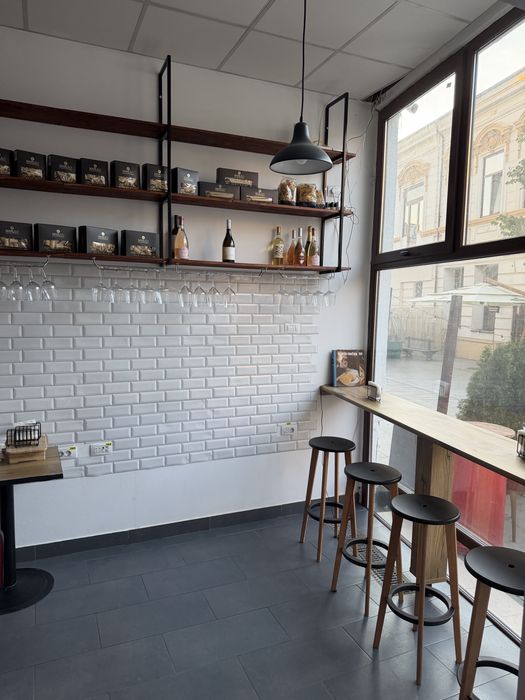 Spatiu comercial lipit de Banc Post centrul vechi