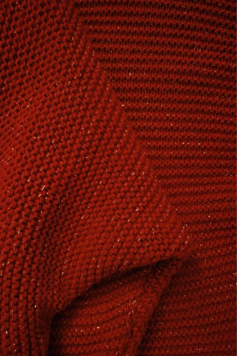 Красный кофта.