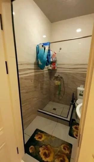 Продаётся коттедж два этажа + подвал площадь 240м2. 140,000 торг есть.