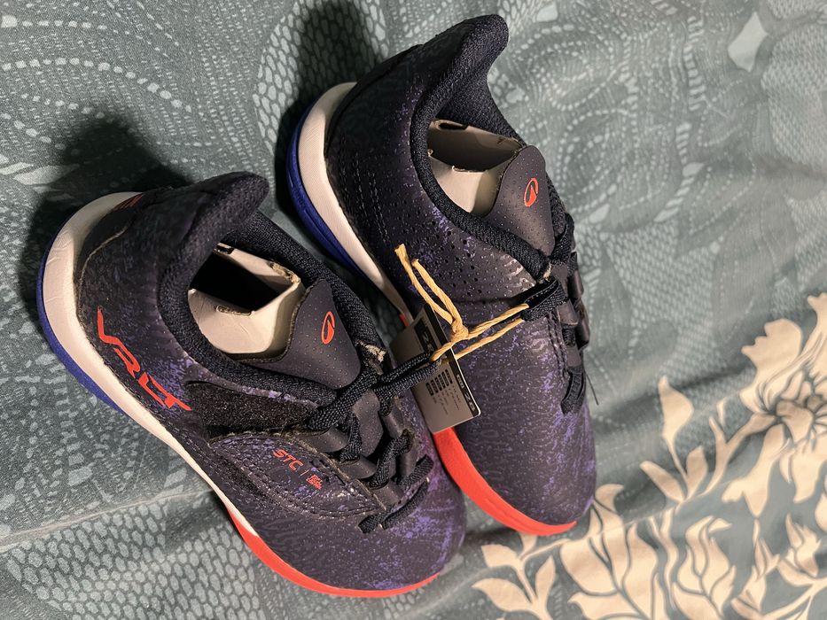 Футболни обувки, 28 номер, чисто нови