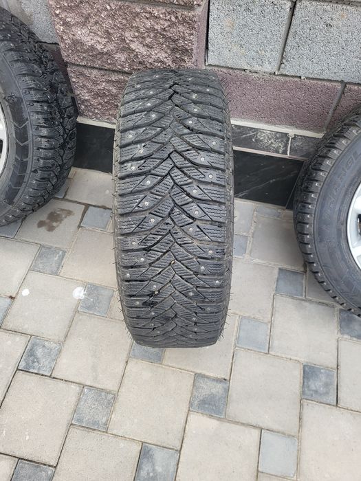 Продам шины б/у.