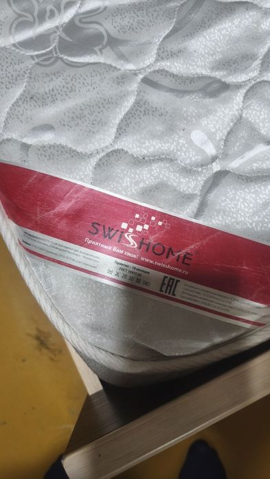 Продам кровать полуторку с матрасом