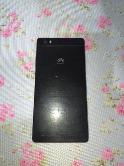 Vând un telefon funcționabil Huawei P8 Lite 2015 cu încărcător , funcționează touchscreen și se poate folosi pentru piese