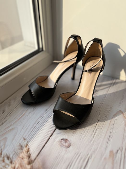 Продам кожаные босоножки