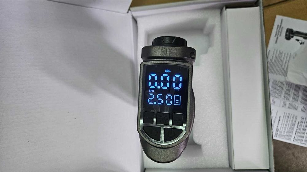 Акумулаторна помпа за гуми, компресор, 4000A стартер 150 PSI за автомо