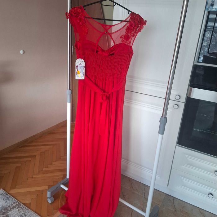 Продавам официални рокли  Носени по 1–2 пъти, много запазени.