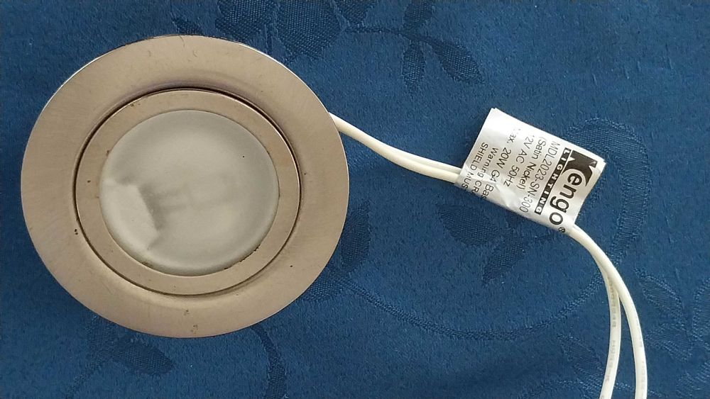 Продавам комплект трафове с лунички и осветителни тела за вгаждане