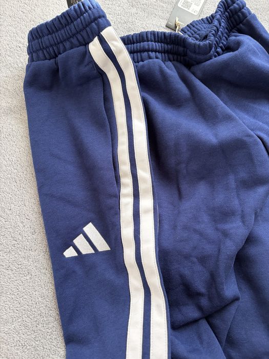 Долнище Adidas essentials 3 stripes тъмносин regular fit