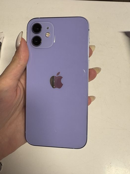 Продавам iphone 12 лилав  – отлично състояние, като нов