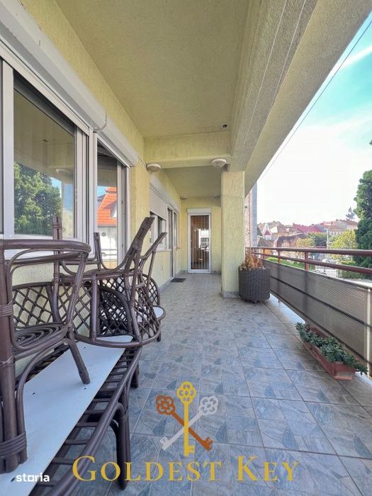 In centrul orasului! Apartament cu 4 camere si 2 terase! 80 mp utili
