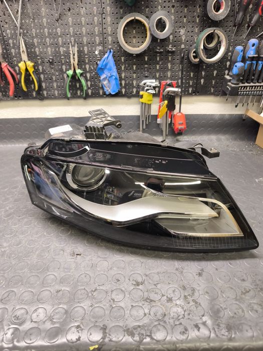 Ксенонов десен Фар audi A4 B8