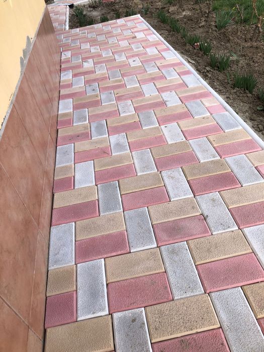 Fabrica de pavaje, dale, borduri, coama de gard pentru gradina