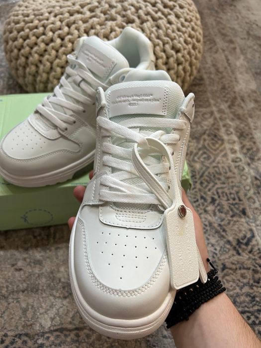 Off White ‘Out of office’ Triple White / Premium / 2025