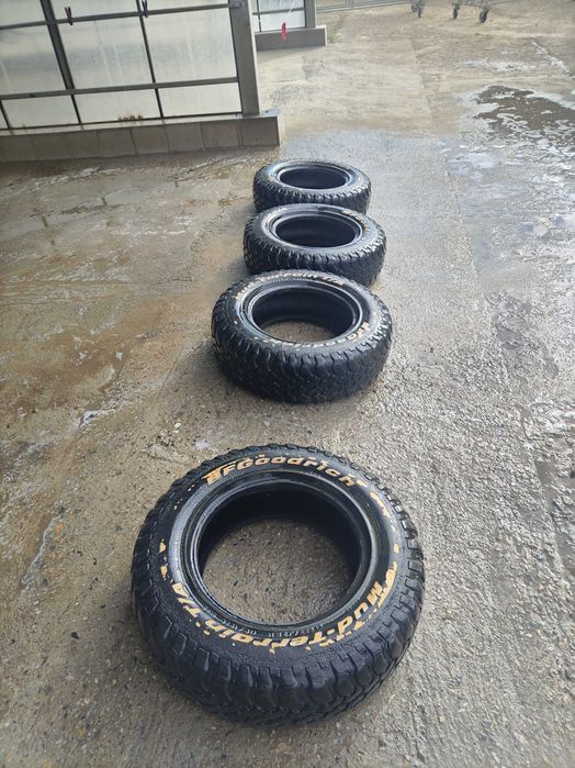 Гуми за джип 225/75/16