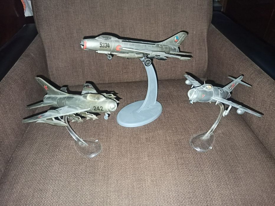 Модели СУ-7,МиГ-17,МиГ-19 пластикарт ГДР