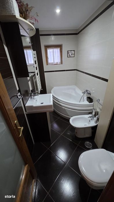 Apartament 3 Camere Et1/3- Zona Razboieni