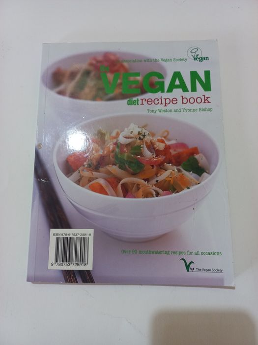 Cărți rețete vegane și 1001 coctailuri,în engleza și germană