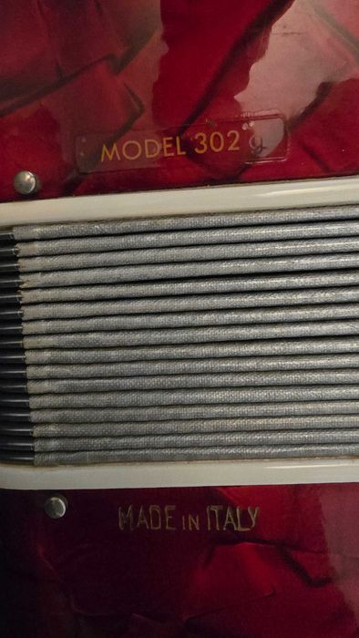 Италиански акордеон Excelsior Model 302, 48 баса.