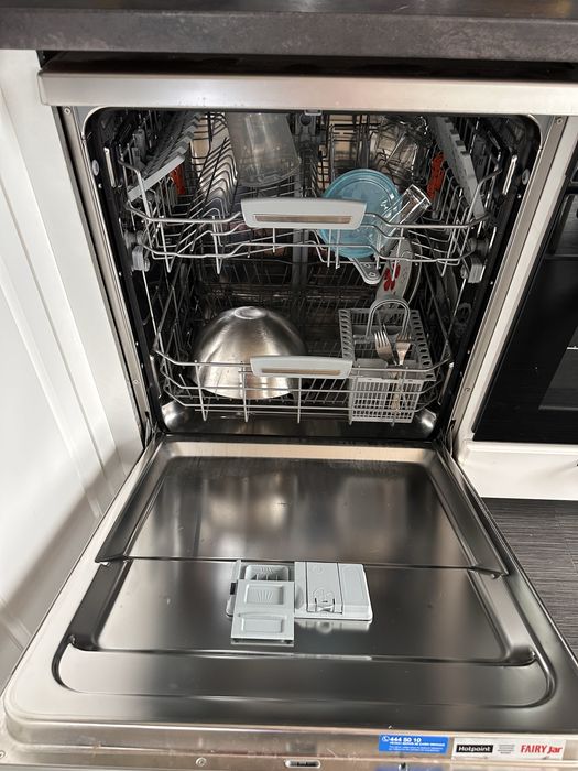 Съдомиялна Hotpoint Ariston, свободностояща в прекрасно състояние!