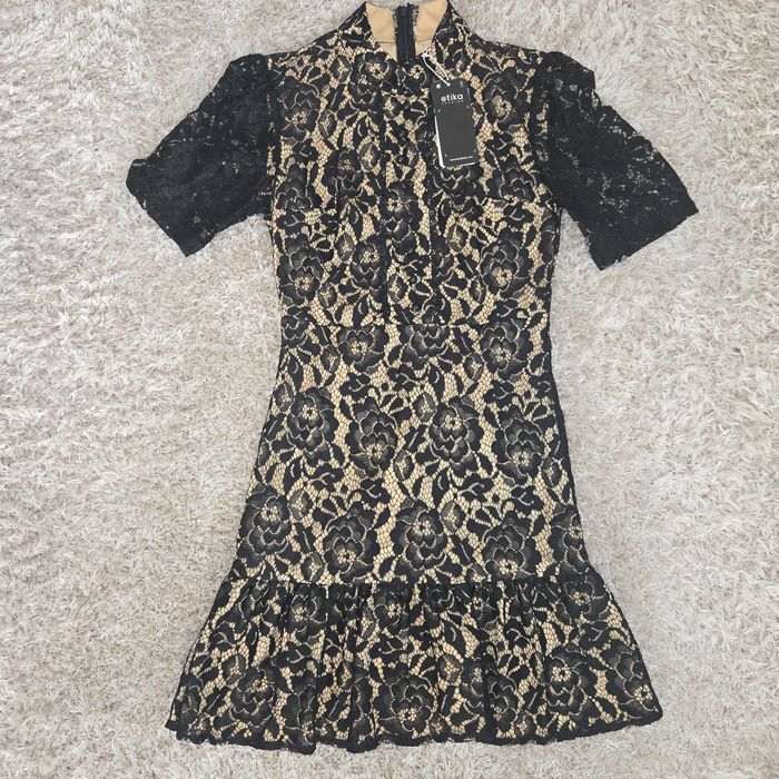 Дантелена рокля размер 38