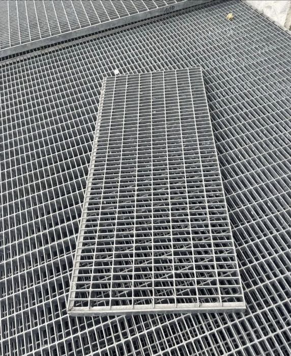 Vând trepte Zincate galvanizate pentru mai multe detalii