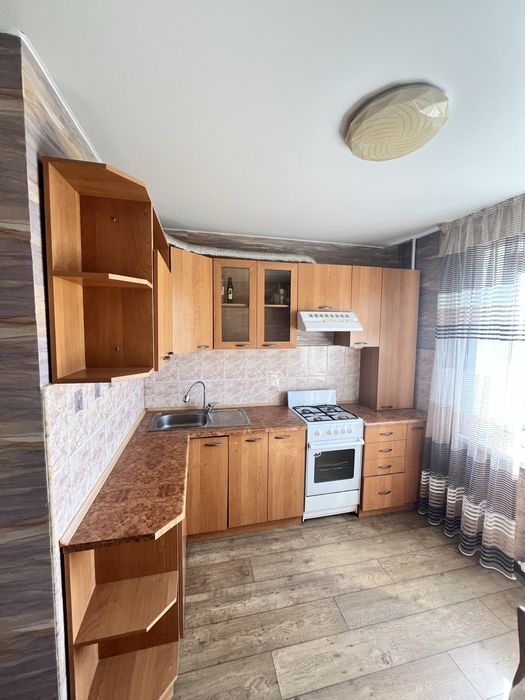 Продам кухонный гарнитур , вместе с раковиной и плитой