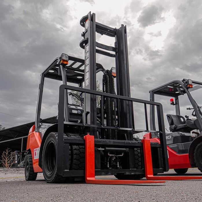 Сдаем в аренду погрузчики, катки, краны