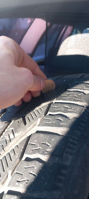 Vând cauciucuri 225 50 17