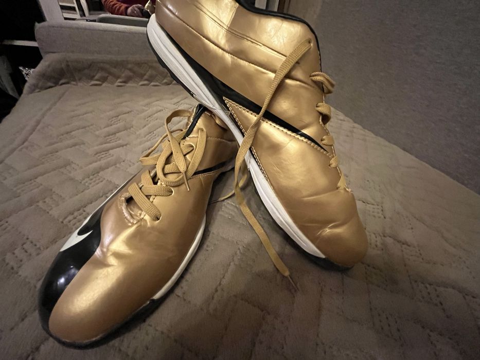 Спортивная обувь