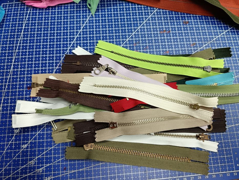 Ципове, ластици, и парчета естествена кожа