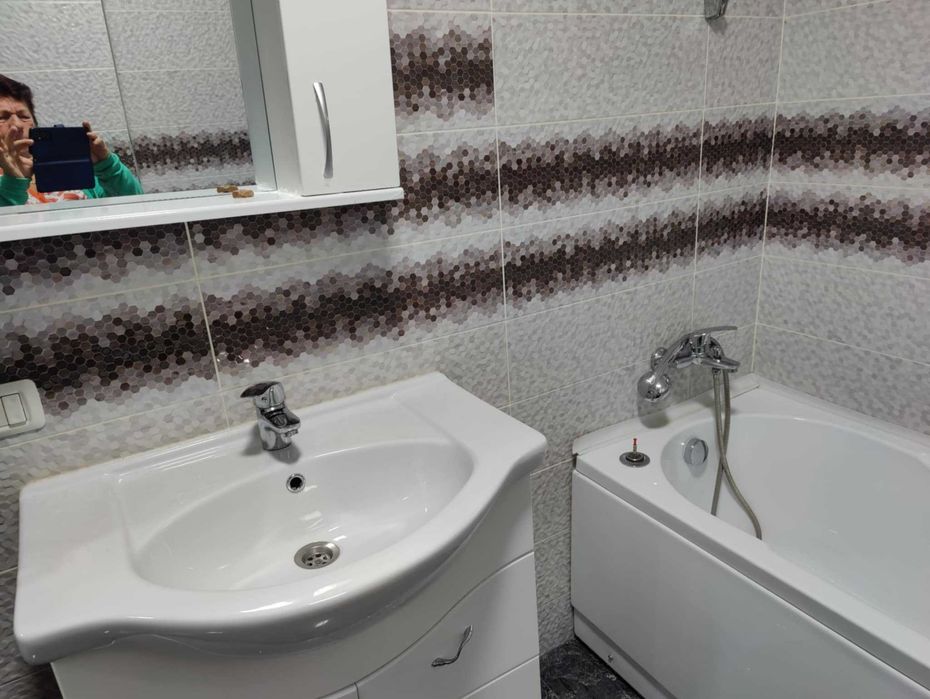 Apartament de închiriat cu 3 camere cu PARCARE -LIBER IMEDIAT- BLC NOU