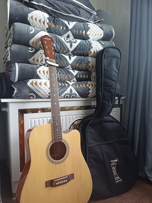 Гитара акустическая