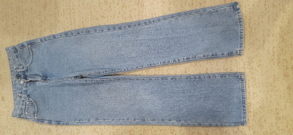 Продаю трое джинс по 3000