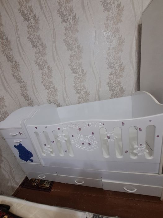 Детская кровать с детским шкафом