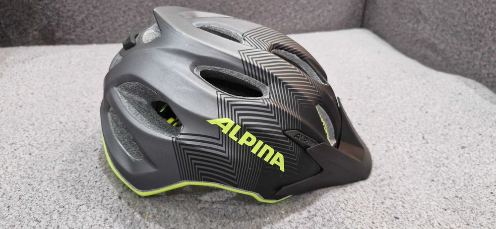 Продавам детска каска за колело Alpina
