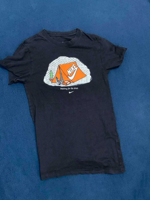 Tricou Nike "Waiting For The Drop" XS