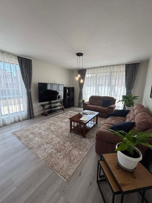 Дава се под наем Тристаен апартамент в София, Витоша - 128 кв.м за 1396.38 € - Снимка #1