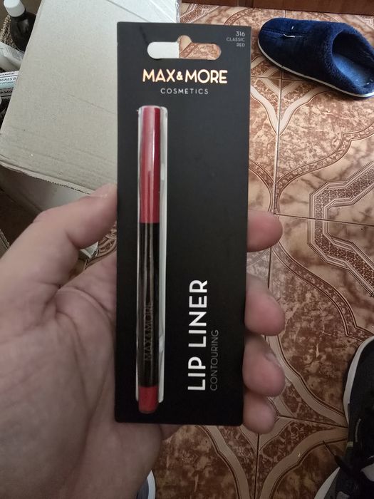 Козметика за лице и молив за устни