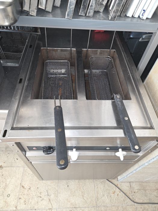 Friteuza electrica cu banc, la 380v, cu robinet