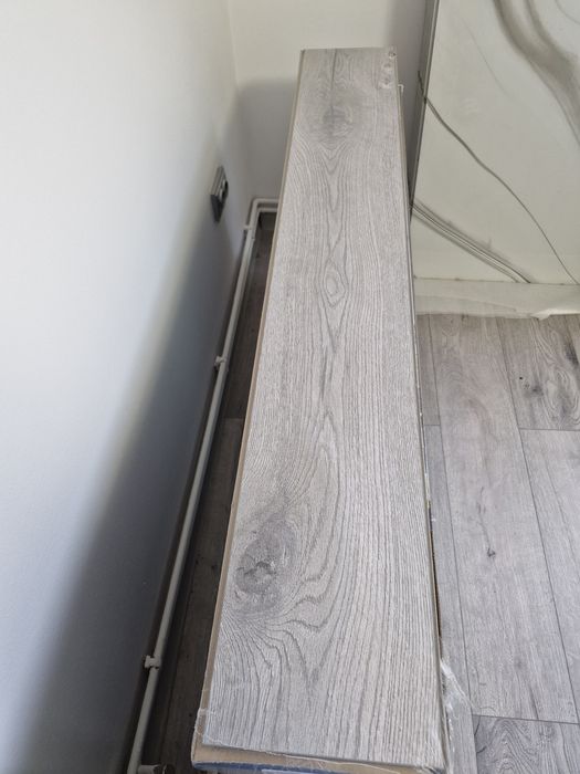 Vând parchet laminat