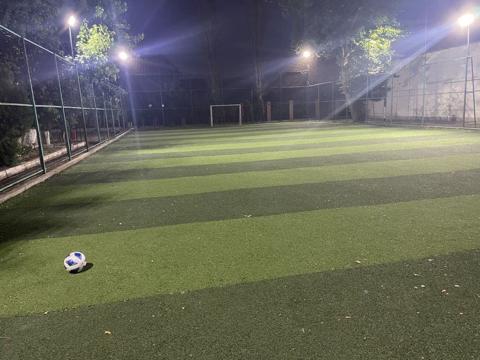 Stadion bor bron qisela boladi shtab 109-maktab maydon yaxshi va yorug