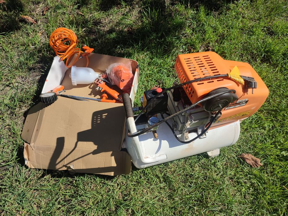 Compresor aer RURIS AirPower 2400 plus kit compresor. Stare excelentă.