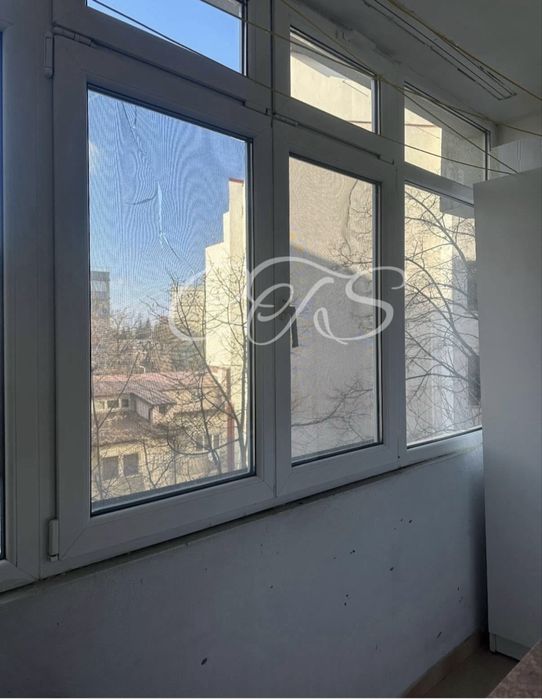 Apartament de vânzare 3 camere, decomandat, reabilitat complet.