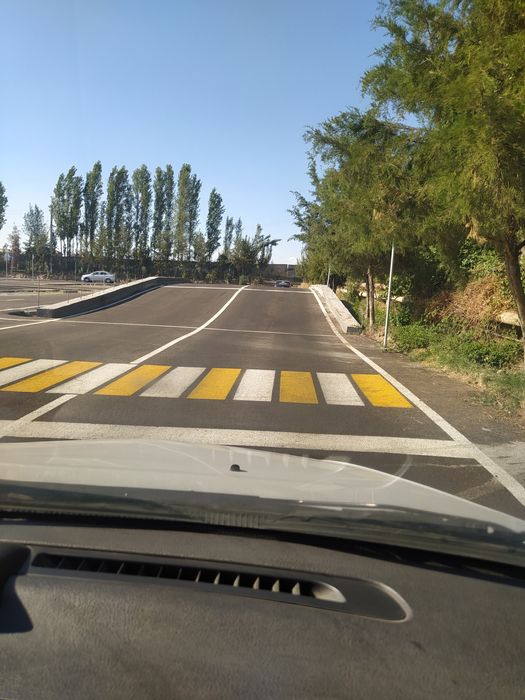 Русский  мужчина  авто-инструктор. Учу с нуля.